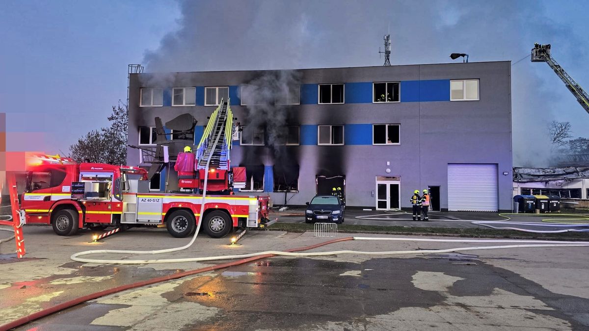 Připomíná to ruskou operaci na TV5Monde, říká expert k žhářskému útoku